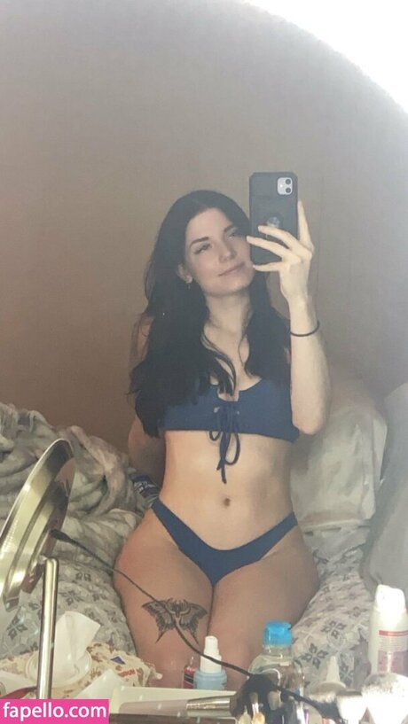 Emileesilvey nude star pictures