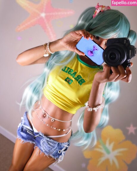 ShesnothingSpecial model adult pic