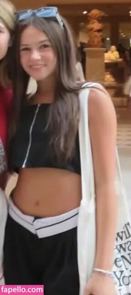 Cailey Fleming pretty model img
