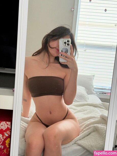Celia Tran star top pic