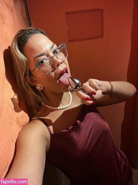 Hivia Silva Carneiro erotic pornstar pic