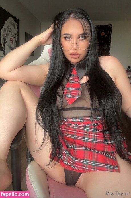 Taylormia1991 model sexy picture