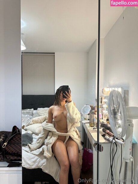 Isabell Hill model sex picture