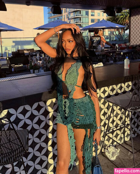 Jodie Woods model art galleries