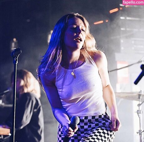 Maggie Rogers star exclusive image