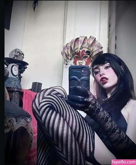 elinoiiddx beautiful model picture