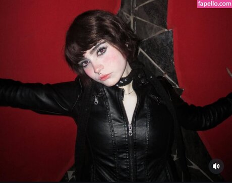 elinoiiddx nude star img