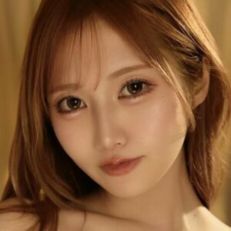 Amiri Saitou adult model pic