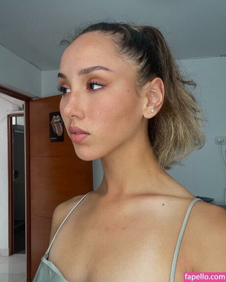 Micaela Caballero sexy model images