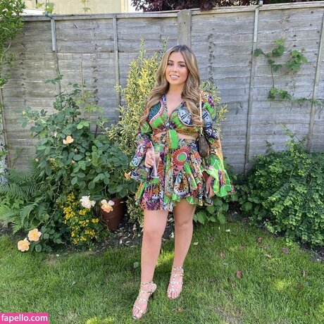outdoor shower onlyfans hd pics