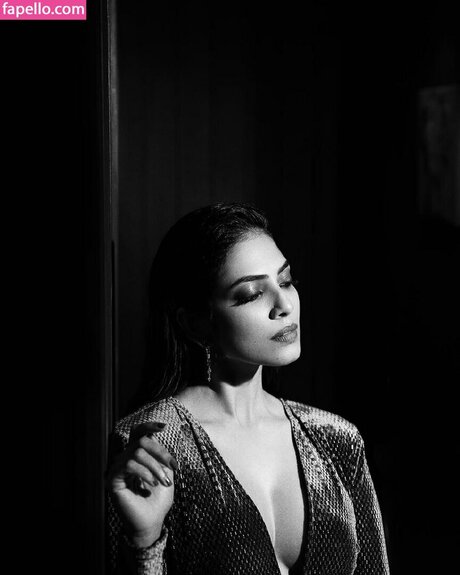 Malavika Mohanan sex star picture