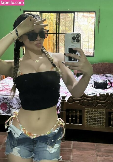 yessseeeniiaa perfect actress pics