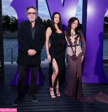 maghla_ naked model image