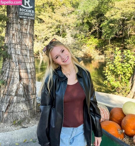 Mads Thompson Maddiiedee pornstar adult picture