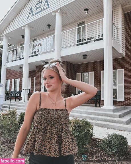 Mads Thompson Maddiiedee pornstar nude photos