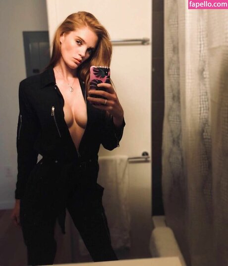 Alexina Graham model hot picture