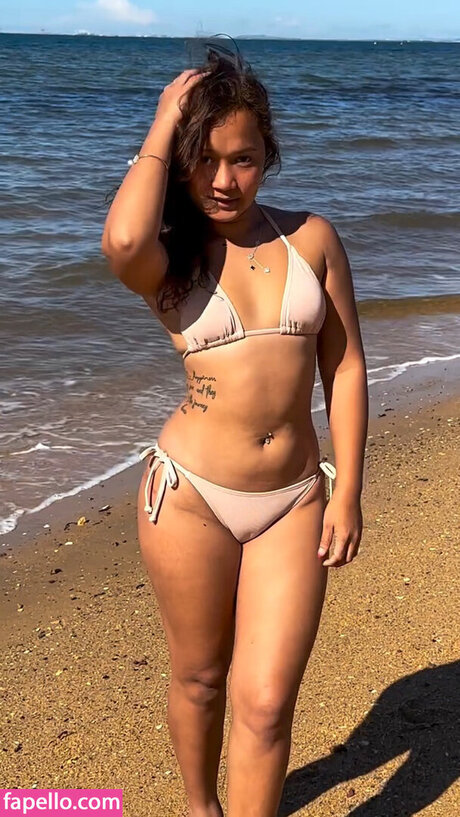 Ismaela Curl naked model photos