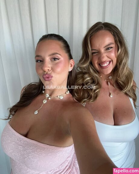 JoannVdHerik nudes model pics