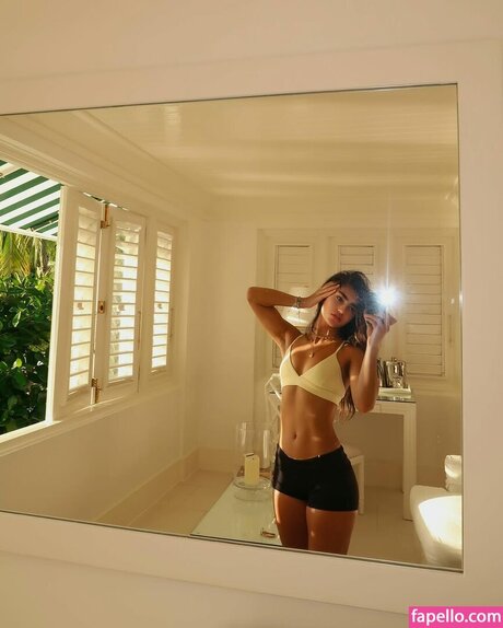 Rayna V model pic