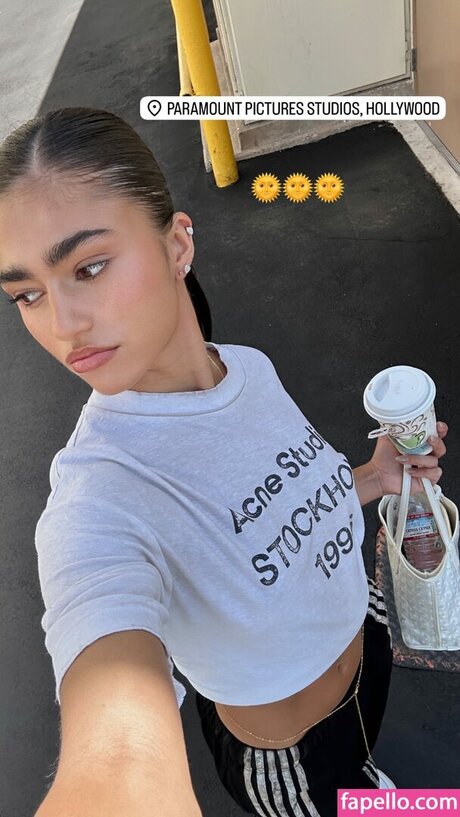 Rayna V top model pics