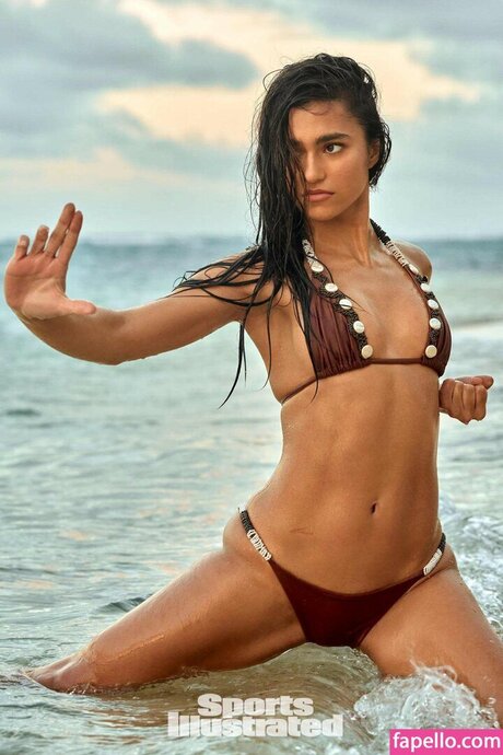 Rayna V adult model img