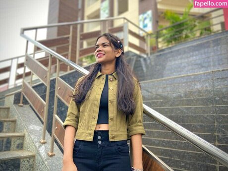Reya Ghosh model beautiful galleries
