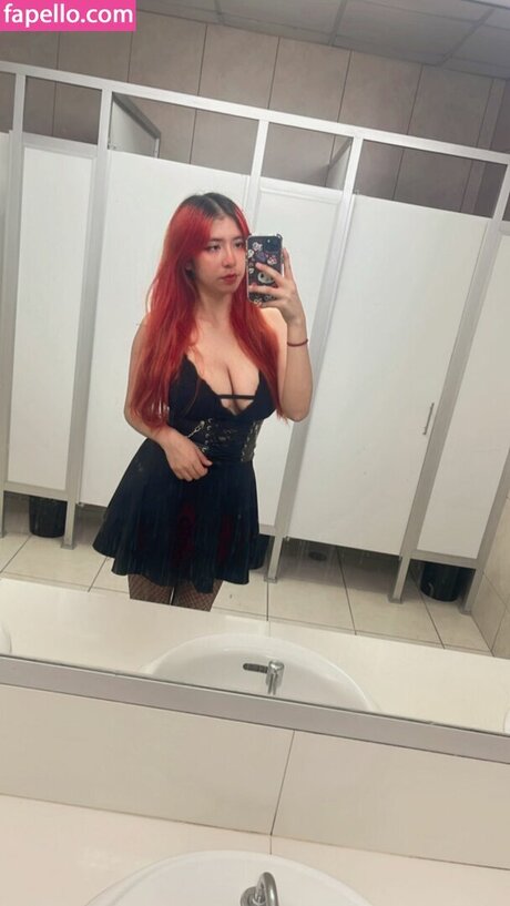 Vickjoy naked model photo