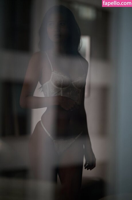 angadobo actress photos