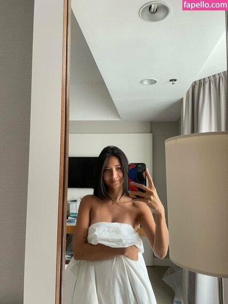 angadobo beautiful model photo