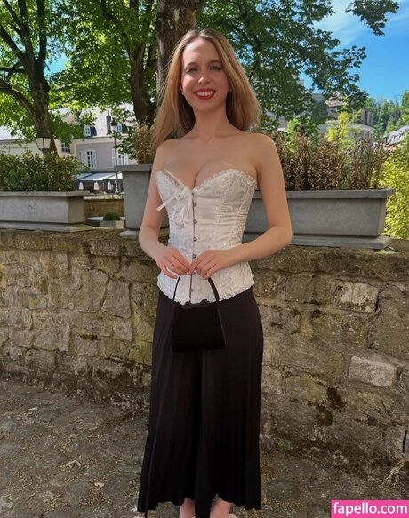Serena Skybourne star pic