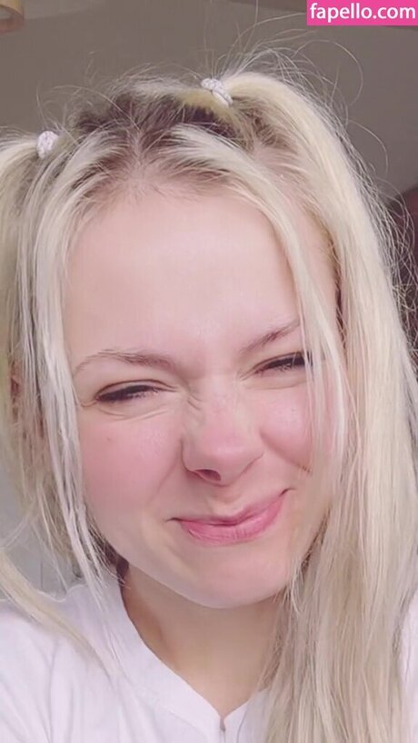 SmileyDani158 adult actress archive