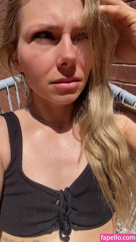 SmileyDani158 adult model pics