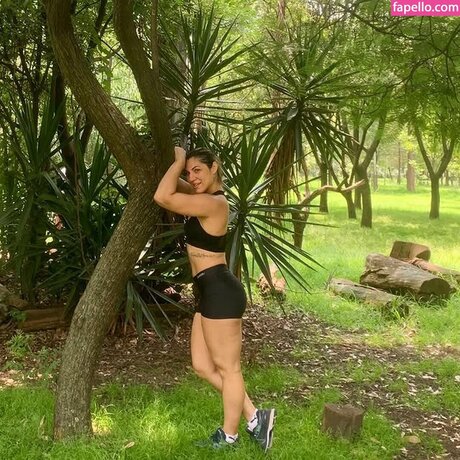 Bethe Correia best star images