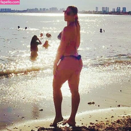 Bethe Correia sex model pic