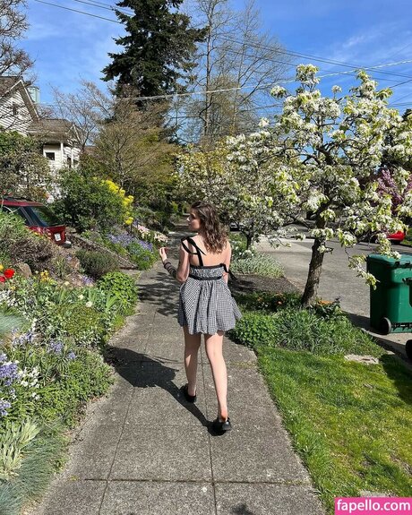 Msvioletvixxen nude model gallery