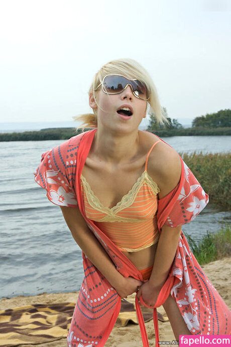 Alice Wonderbang model naked pics