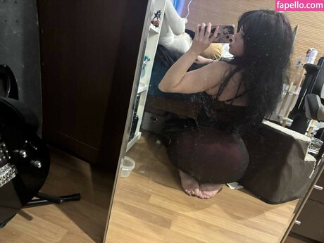 emily g0th model xxx image