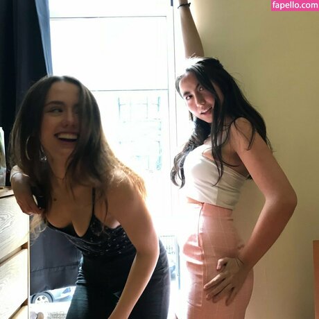 Lily Mo Sheen nude star pictures