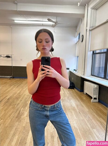 Lily Mo Sheen pornstar top picture