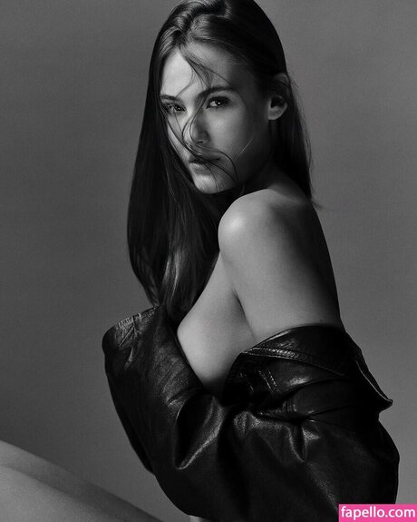 Julie Boye model hot img