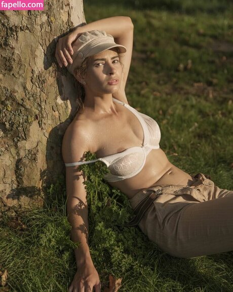 asi mikovich nude pornstar picture