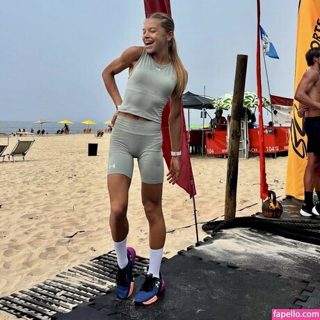 Fit By Aline model erotic pictures