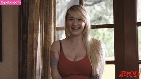 Hadley Haze model free photo