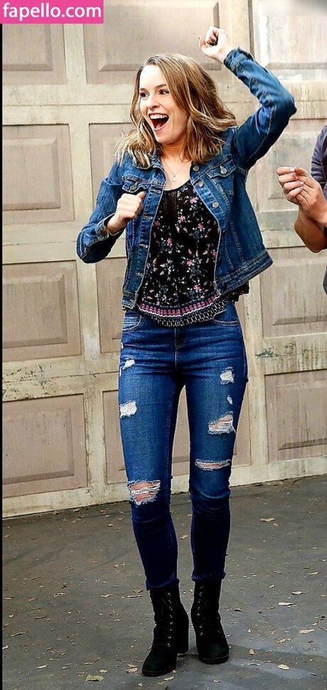 Bridgit Mendler nudes star pictures