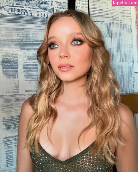 Madeleine Arthur model top image