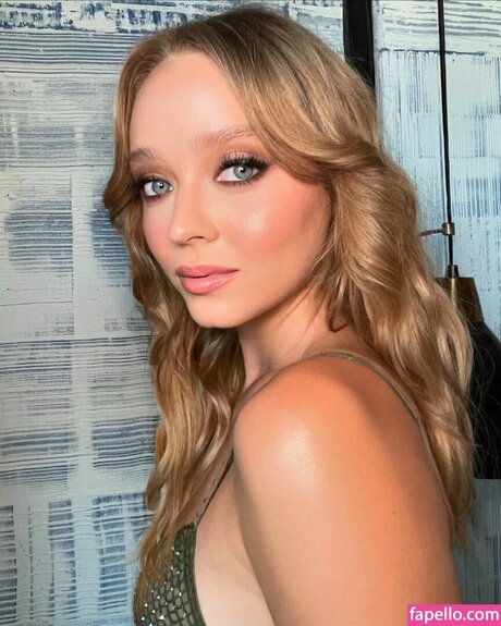 Madeleine Arthur free actress pic