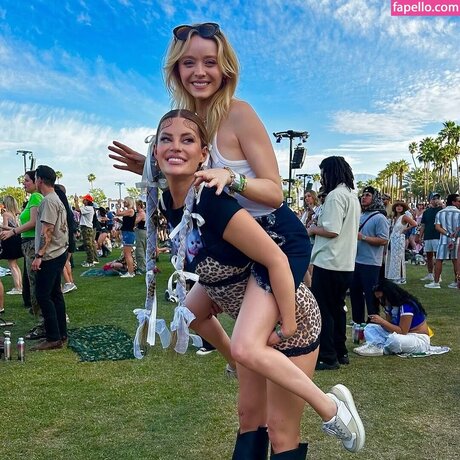 Madeleine Arthur high quality actress image