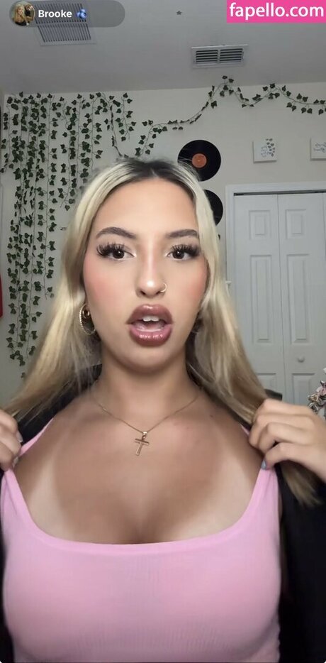 Cloud ASMR art star photo