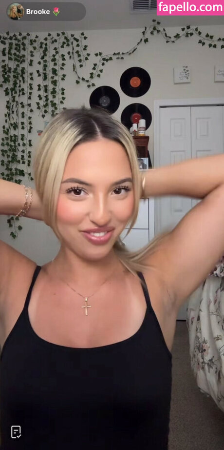 Cloud ASMR model porn photo