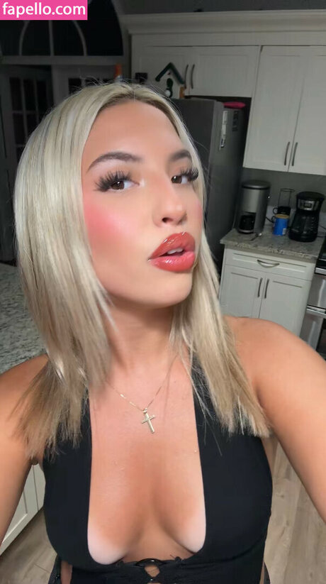 Cloud ASMR model xxx photo